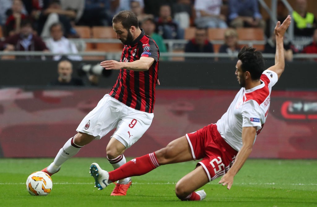 Gonzalo Higuain al tiro