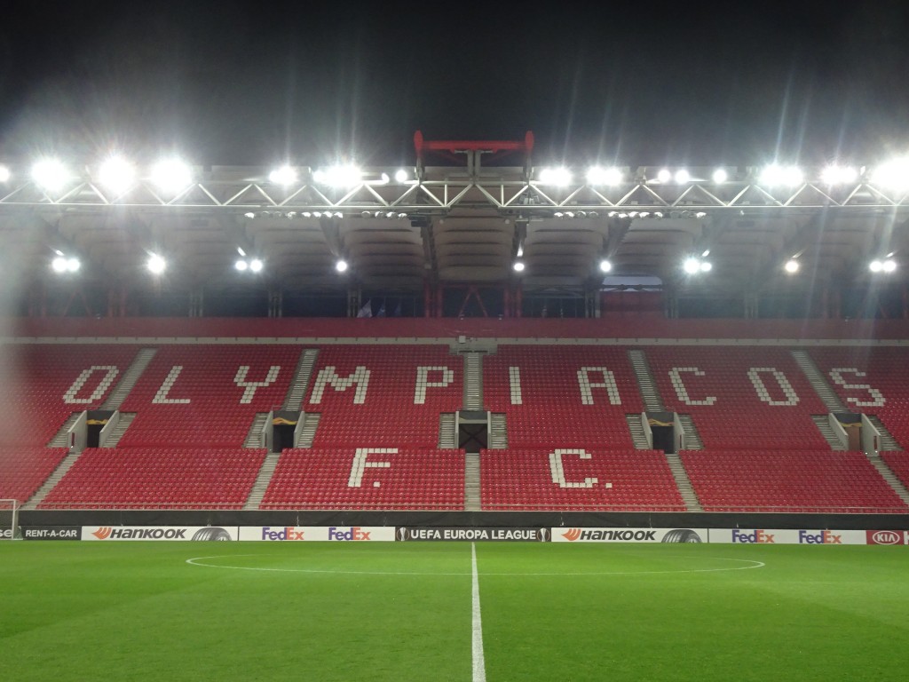 Le tribune stadio Karaiskakis di Atene