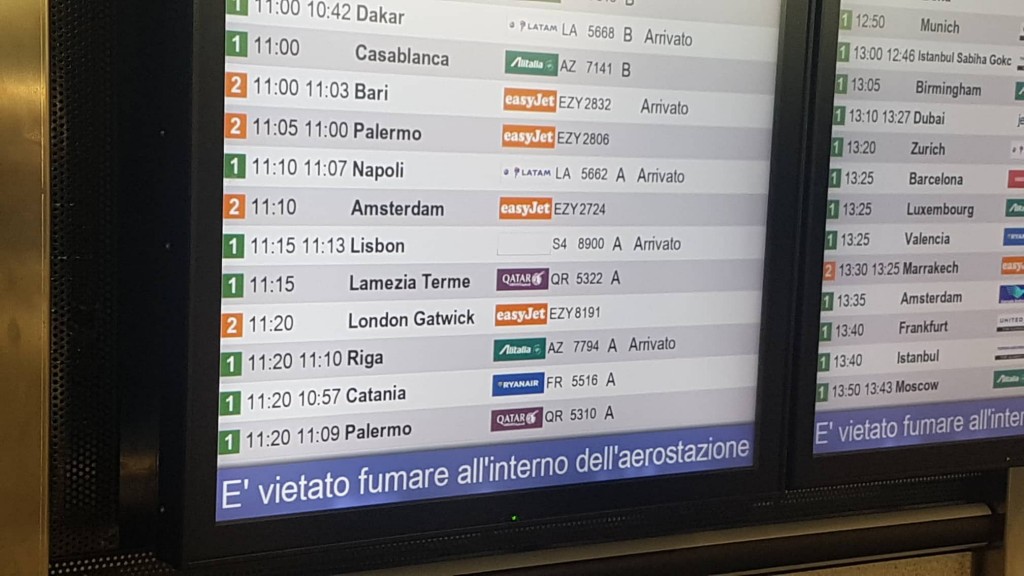 Tabellone Malpensa arrivo di Lucas Paqueta