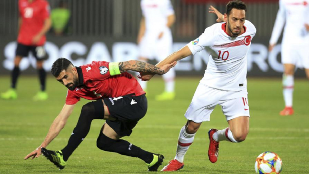 Hakan Calhanoglu, centrocampista del Milan e della Turchia, Gazzetta TV