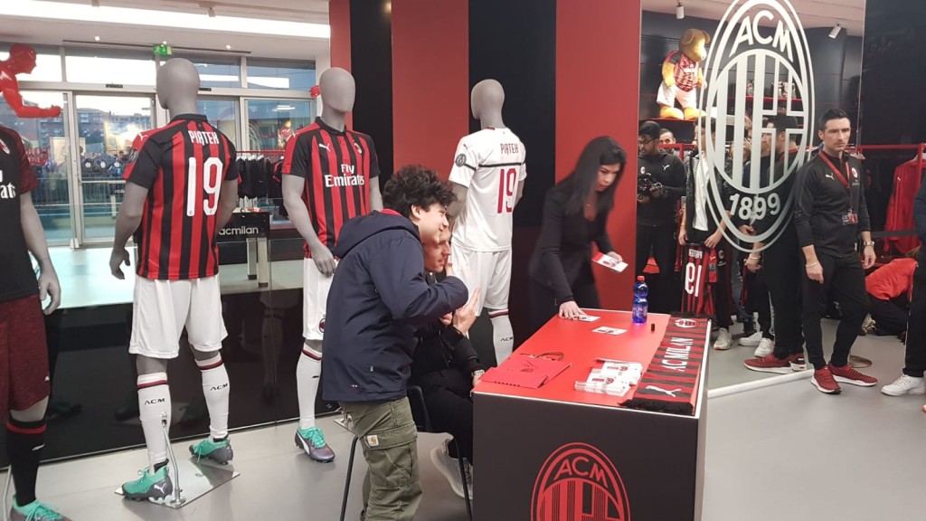 Piatek a Casa Milan incontra i tifosi rossoneri, @PianetaMilan