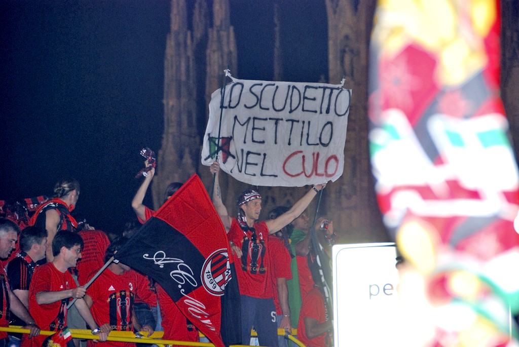 Ambrosini striscione Inter "Scudetto mettilo nel culo"