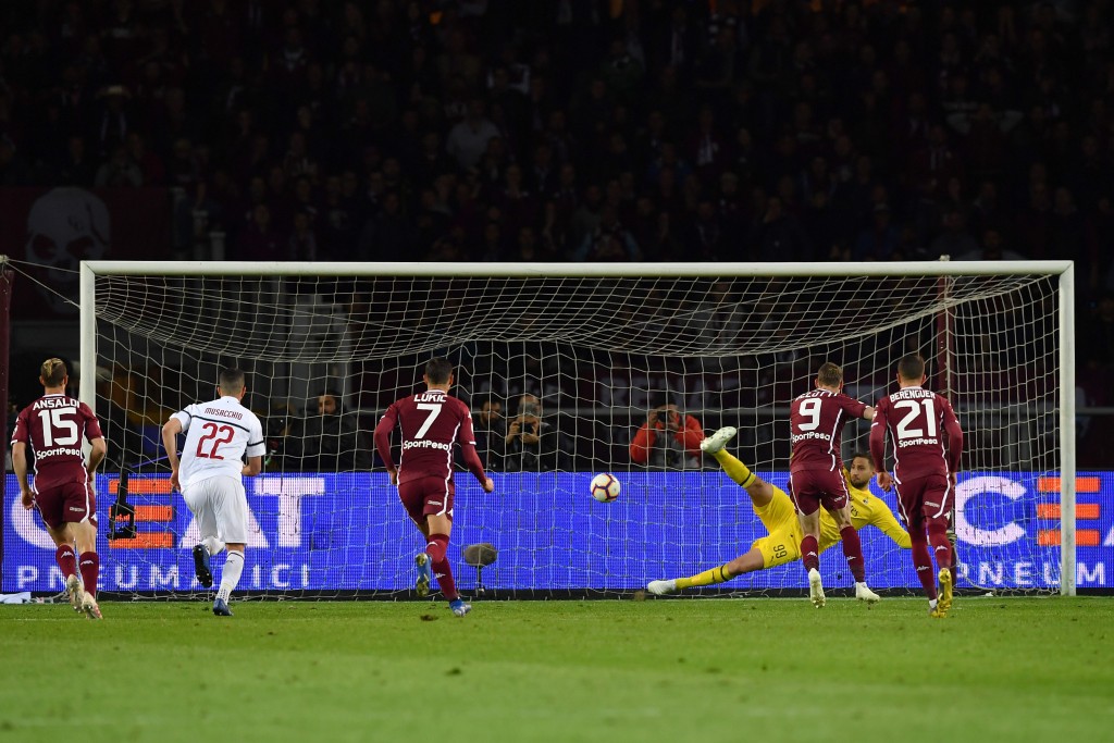 Andrea Belotti batte Gigio Donnarumma in Torino-Milan, Getty Images
