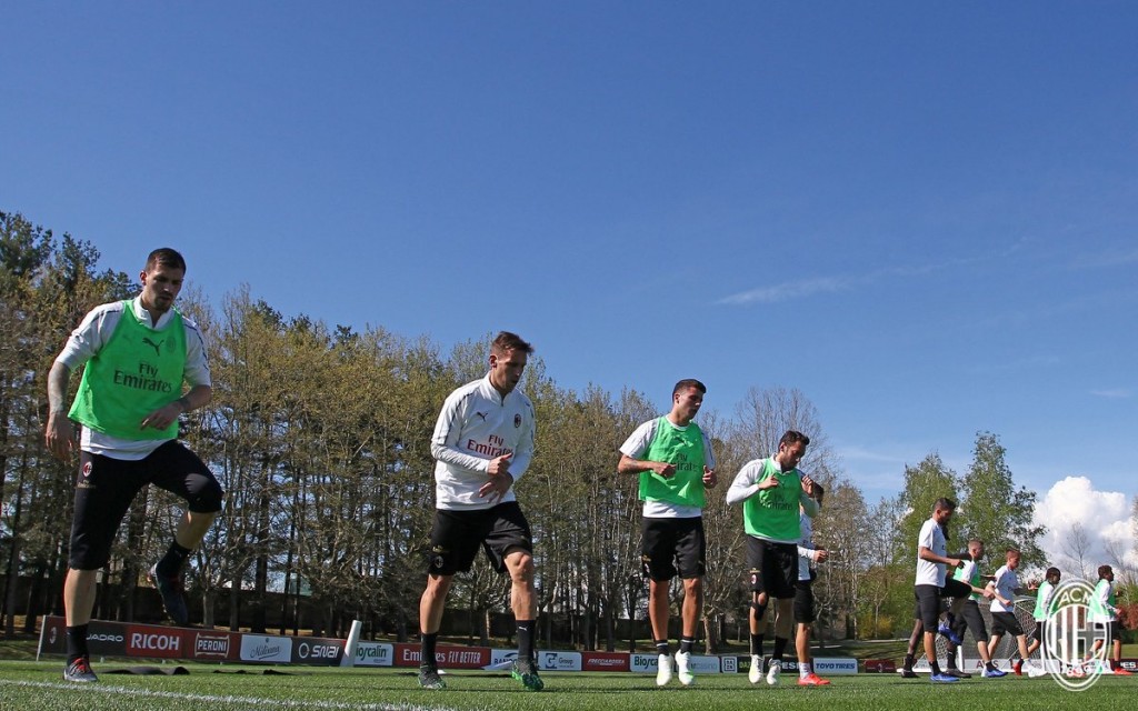 Il Milan si allena a Milanello, @acmilan
