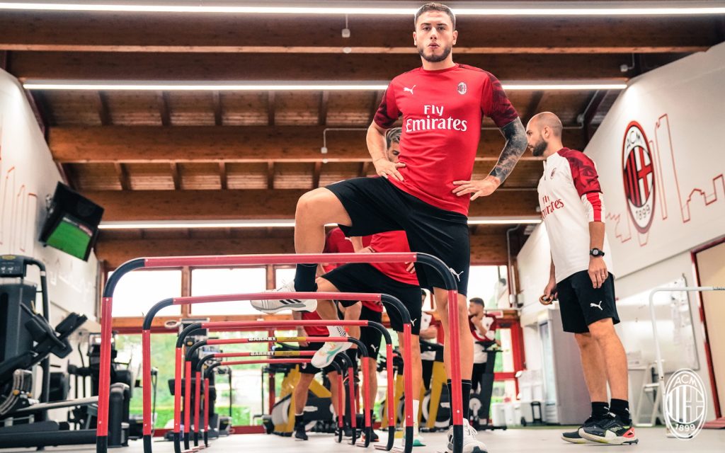 Il Milan si allena in palestra a Milanello, @acmilan