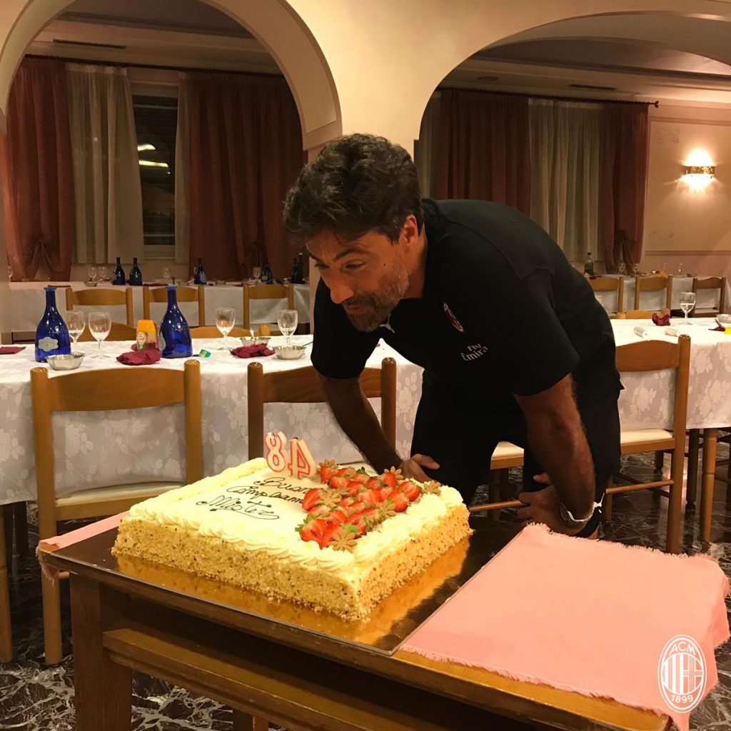 Federico Giunti, tecnico del Milan Primavera, festeggia il compleanno in ritiro, @acmilan