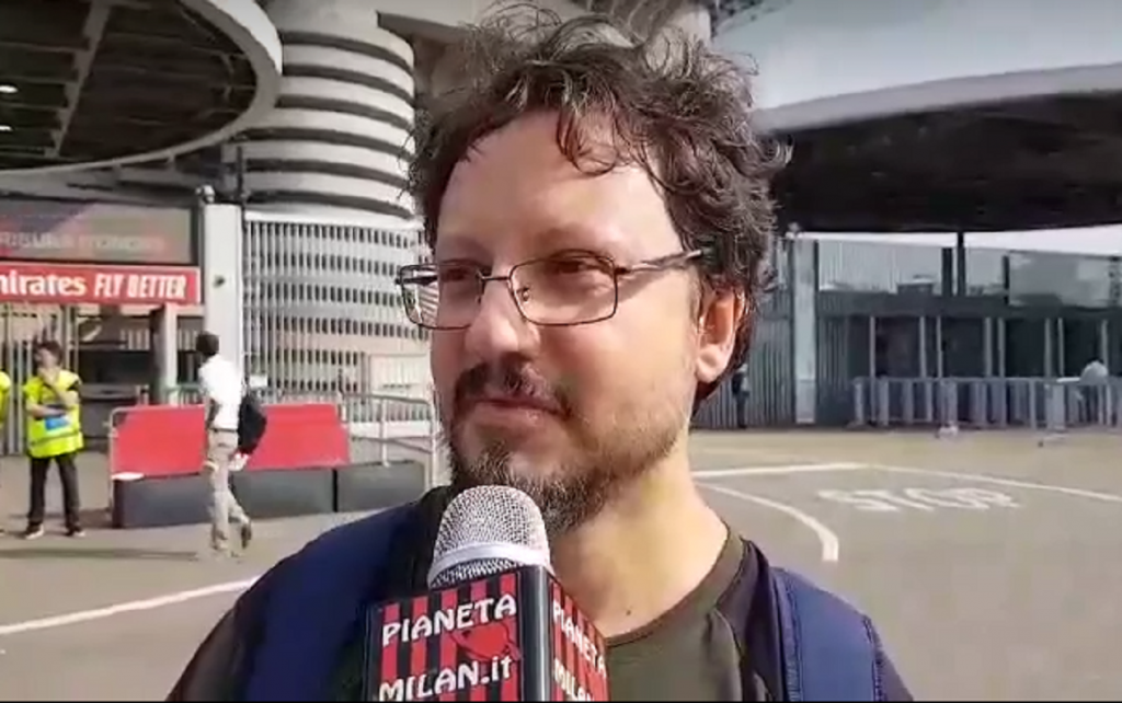 Un tifoso a San Siro per Milan-Brescia, foto PianetaMilan.it