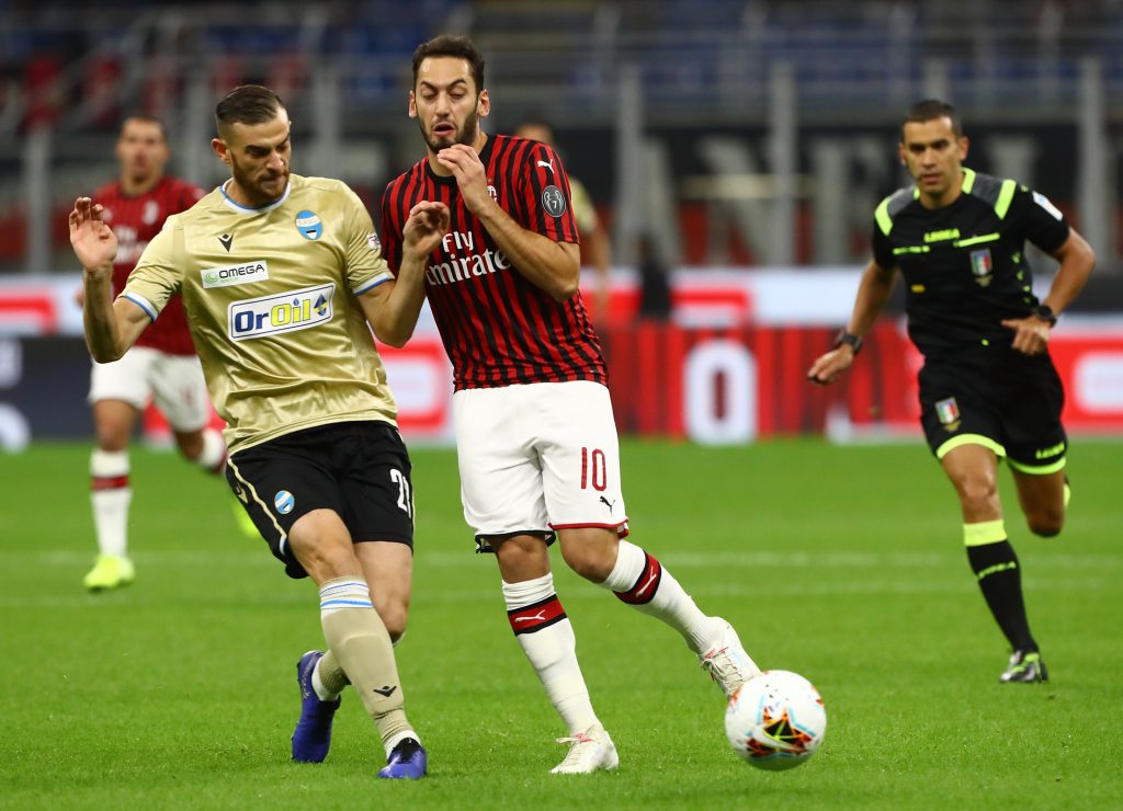 Hakan Calhanoglu e Gabriel Strefezza in Milan-Spal, Getty Images