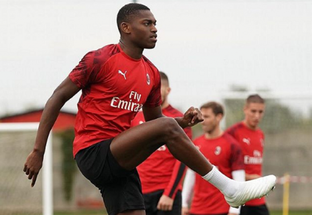 Rafael Leao, attaccante del Milan, in allenamento a Milanello (credits: acmilan.com)
