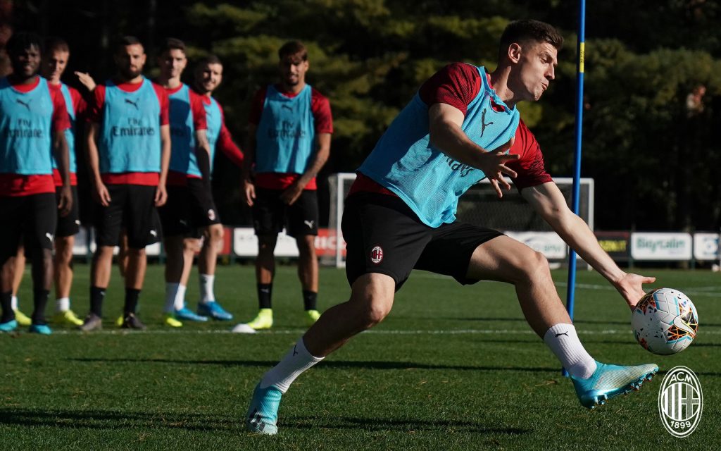 I rossoneri in allenamento a Milanello, @acmilan