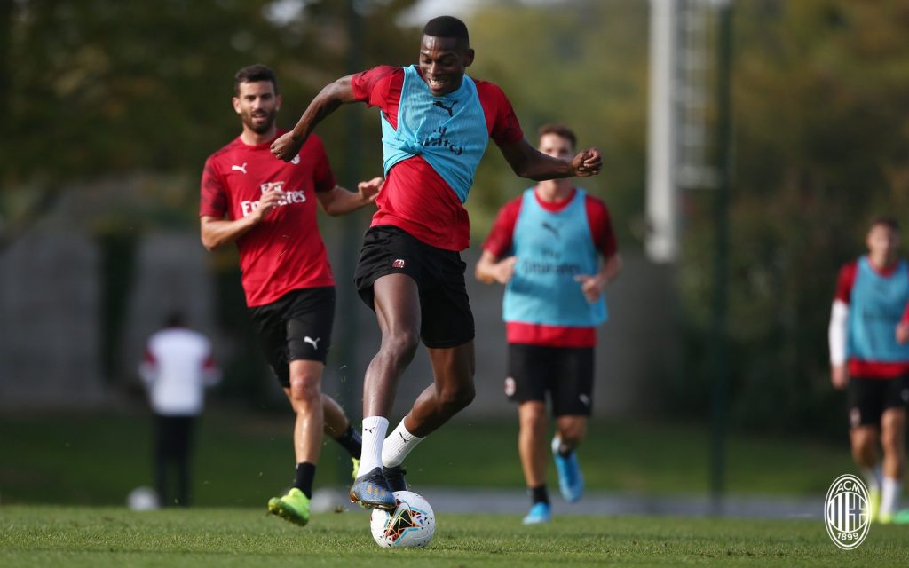 I rossoneri in allenamento a Milanello, @acmilan
