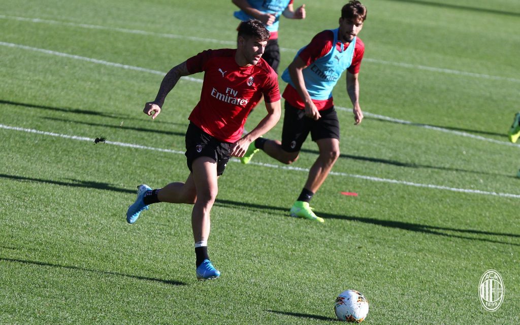 I rossoneri in allenamento a Milanello, @acmilan