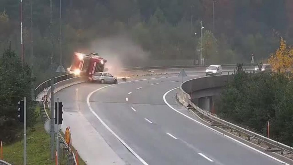 incidente_spaventoso_tir_896