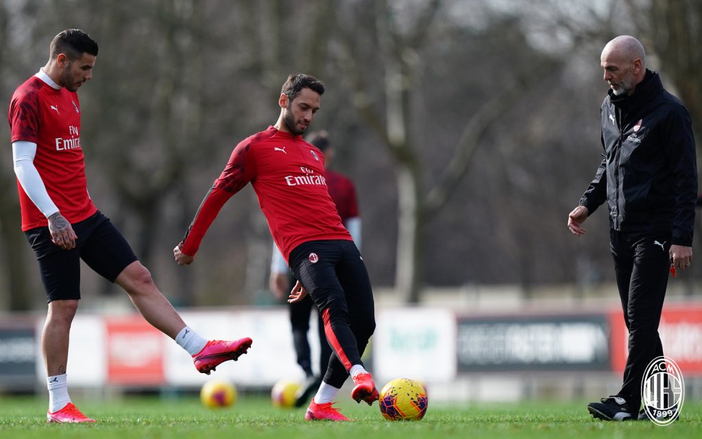 Fiorentina-Milan Calhanoglu allenamento Milan Milanello