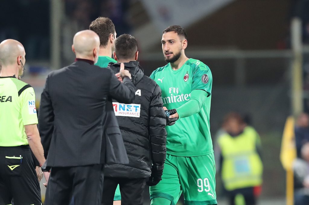 Il cambio tra Gianluigi Donnnarumma e Asmir Begovic in Fiorentina-Milan