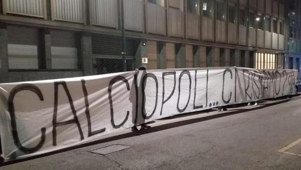 Tifosi Inter protesta Lega Serie A