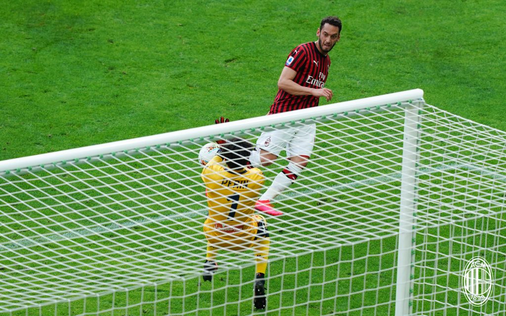 Hakan Calhanoglu Milan-Genoa