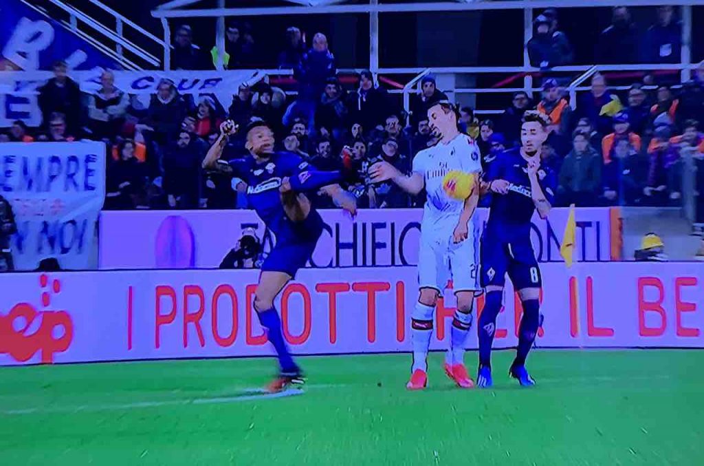 Gol Ibrahimovic fallo di mano Fiorentina-Milan Rizzoli regolamento