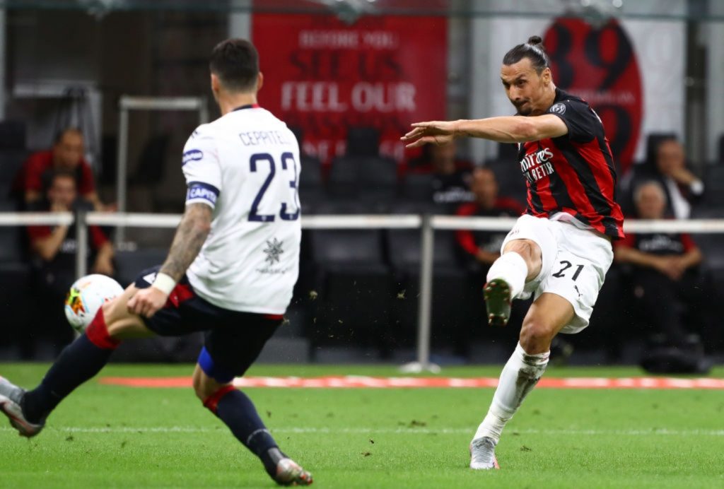 Zlatan Ibrahimovic esulta in Milan-Cagliari