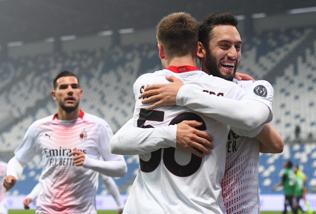 Hakan Calhanoglu e Alexis Saelemaekers