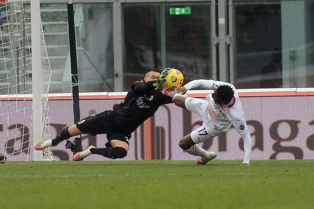 Bologna AC Milan, fallo da rigore su Leao (GettyImages)