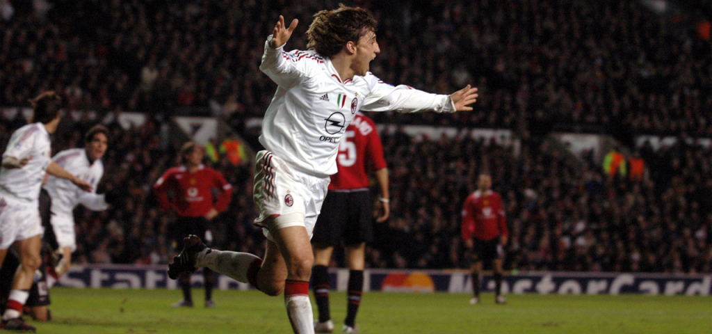crespo esulta dopo il gol in Manchester United AC Milan: nella news il ricordo