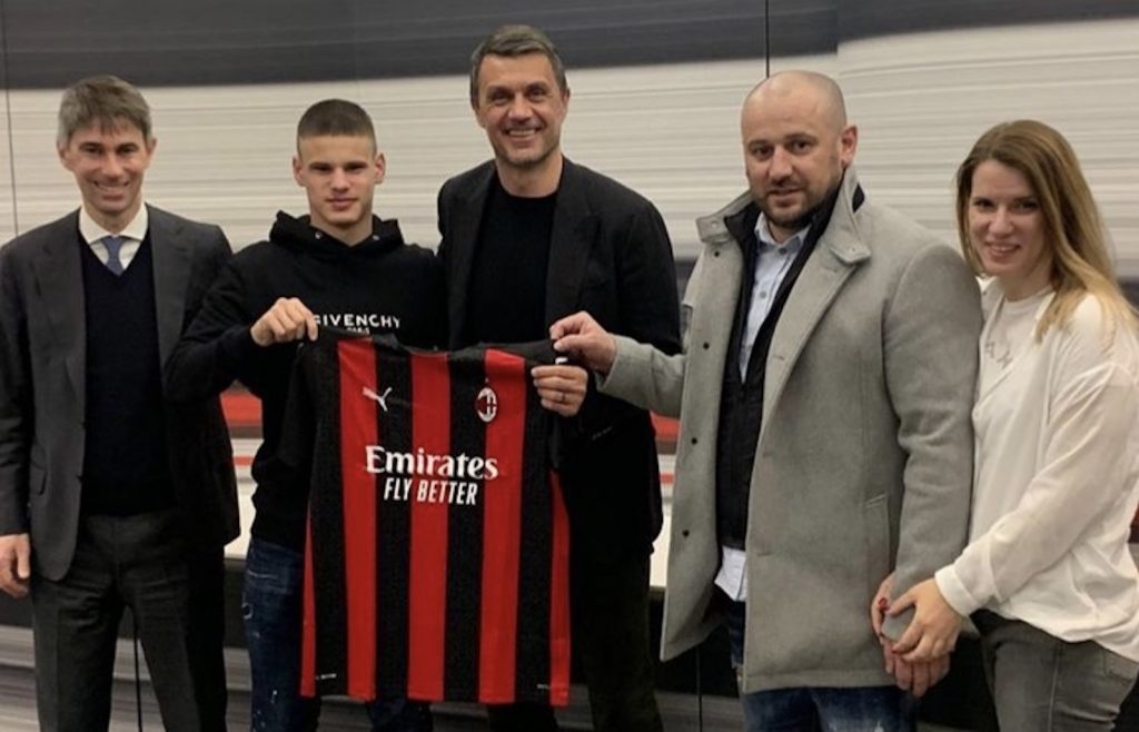 Milos Kerkez AC Milan