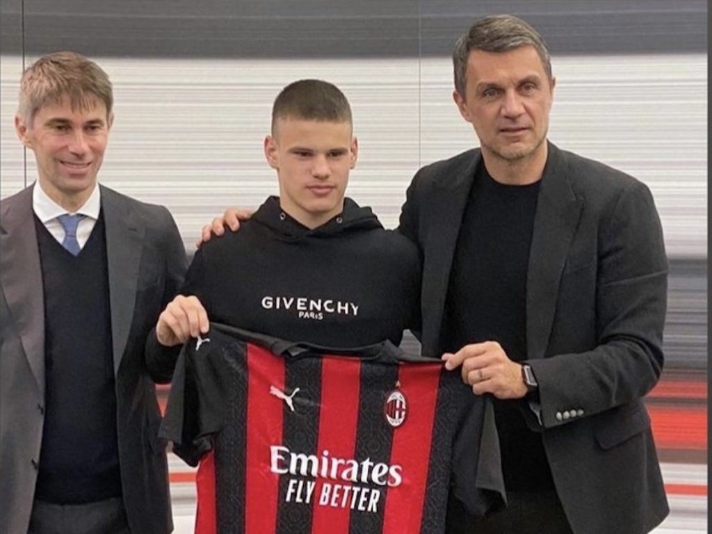 Milos Kerkez AC Milan
