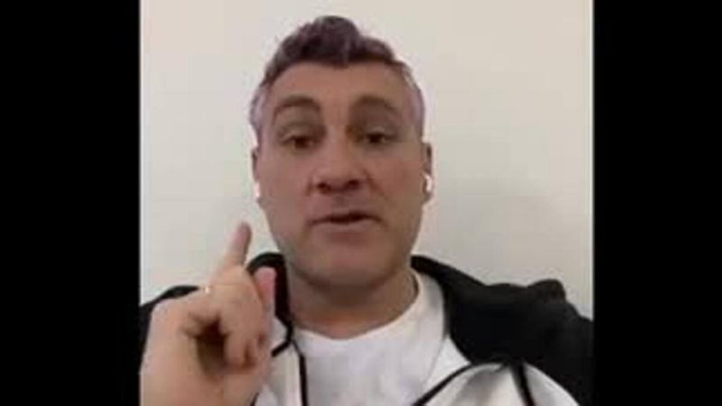 vieri ex AC Milan fa l'imitazione di Renzi