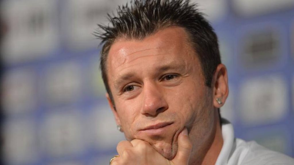 cassano, ex AC Milan, punge l'Inter e Conte