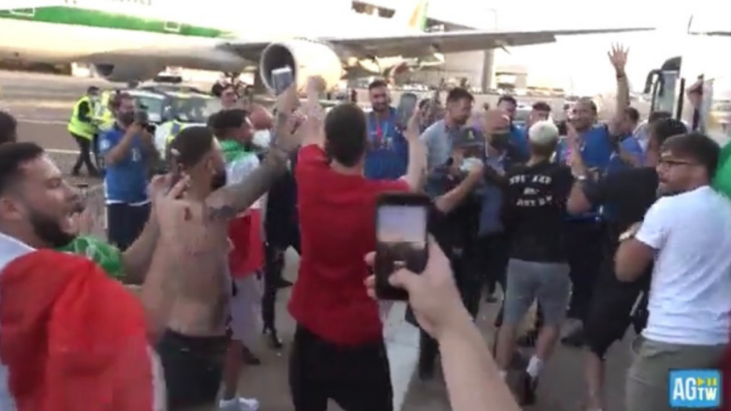 Tifosi Italia in aeroporto