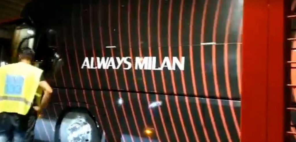 Il Pullman del Milan lascia il 'Nereo Rocco' di Trieste