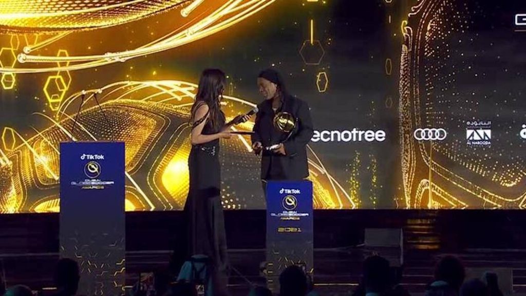 Globe Soccer Ronaldinho