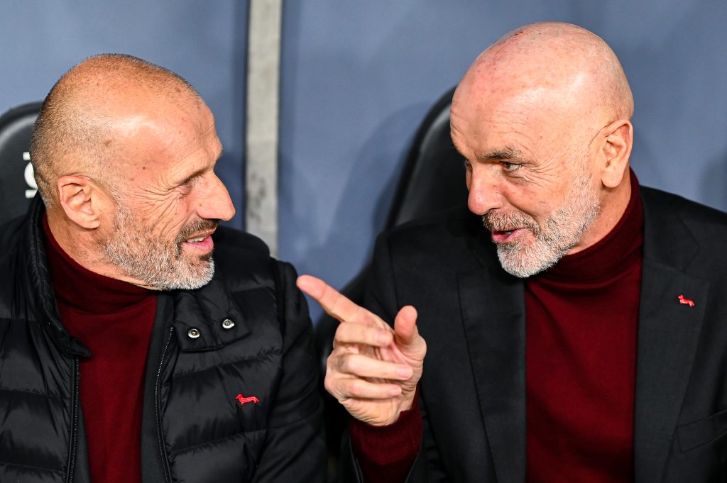 GENOA, ITALY - DECEMBER 1: Stefano Pioli head coach of Milan (R) talks with his assistant coach Giacomo Murelli before the Serie A match between Genoa CFC and AC Milan at Stadio Luigi Ferraris on December 1, 2021 in Genoa, Italy. (Photo by Getty Images)