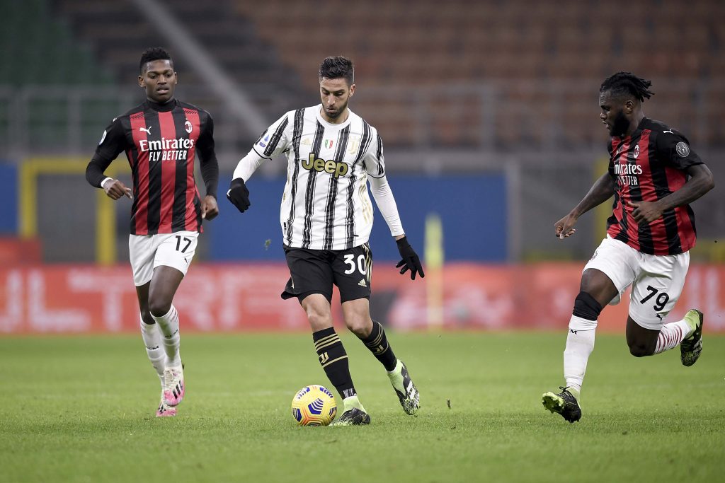 MILAN, ITALY - JANUARY 06: Rodrigo Bentancur of Juventus competes for the ball with Rafael Leao (L) and Franck Kessie (R) of AC Milan during the Serie A match between AC Milan and Juventus at Stadio Giuseppe Meazza on January 06, 2021 in Milan, Italy. Sporting stadiums around Italy remain under strict restrictions due to the Coronavirus Pandemic as Government social distancing laws prohibit fans inside venues resulting in games being played behind closed doors. (Photo by Daniele Badolato - Juventus FC/Juventus FC via Getty Images)