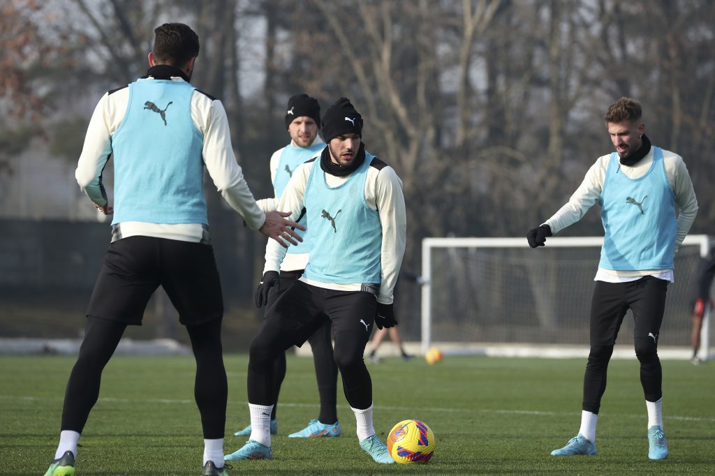 CAIRATE, ITALY - JANUARY 27: Theo Hernandez of AC Milan in action during an AC Milan training session at Milanello on January 27, 2022 in Cairate, Italy. (Photo by AC Milan/AC Milan via Getty Images)