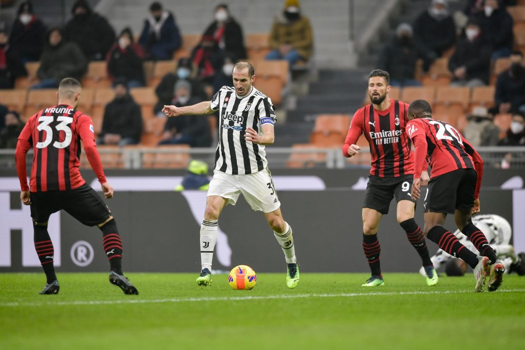 MILAN, ITALY - JANUARY 23: Giorgio Chiellini of Juventus is challenged by Rade Krunic of AC Milan during the Serie A match between AC Milan and Juventus at Stadio Giuseppe Meazza on January 23, 2022 in Milan, Italy. (Photo by Daniele Badolato - Juventus FC/Juventus FC via Getty Images)
