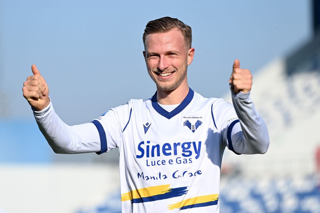 REGGIO NELL'EMILIA, ITALY - JANUARY 16: Antonin Barak of Hellas Verona celebrates after scoring his team second goal during the Serie A match between US Sassuolo and Hellas Verona FC at Mapei Stadium - Citta' del Tricolore on January 16, 2022 in Reggio nell'Emilia, Italy. (Photo by Alessandro Sabattini/Getty Images)