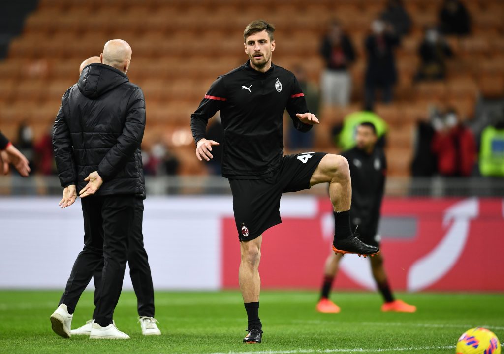 MILAN, ITALY - JANUARY 17: Matteo Gabbia of AC Milan warms up ahead before the Serie A match between AC Milan and Spezia Calcio at Stadio Giuseppe Meazza on January 17, 2022 in Milan, Italy. (Photo by Claudio Villa/AC Milan via Getty Images)