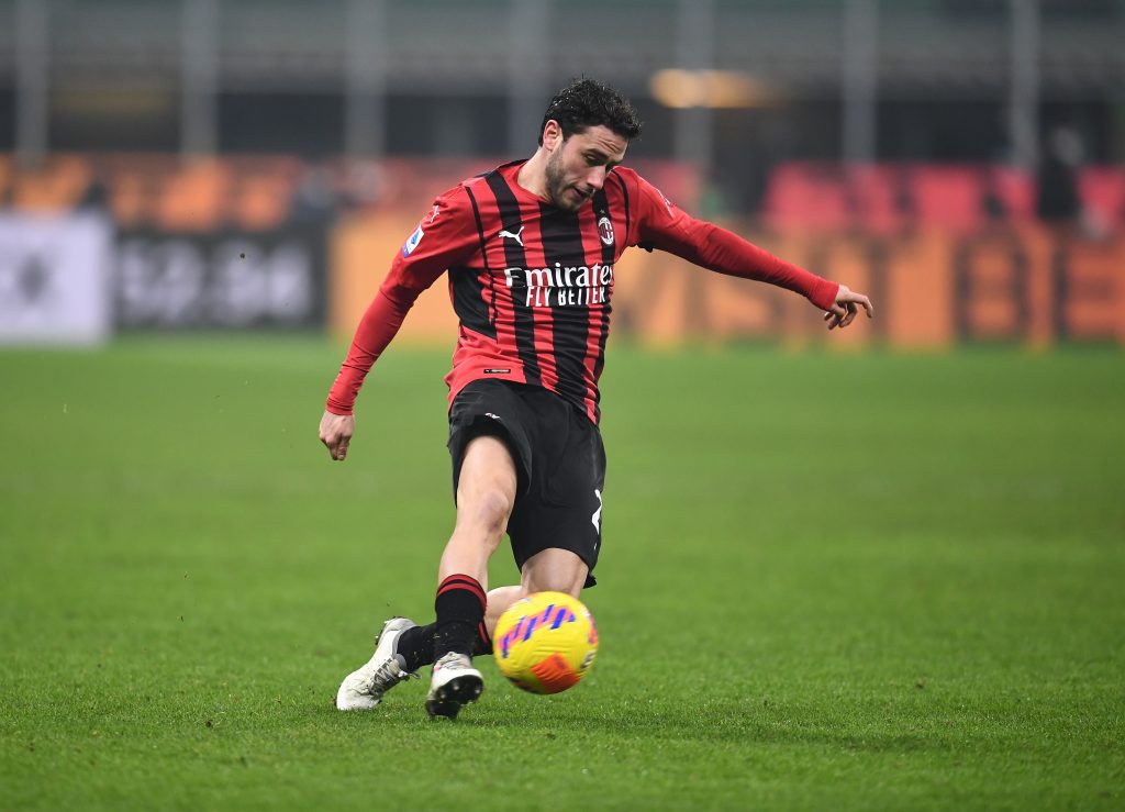 MILAN, ITALY - JANUARY 23: Davide Calabria of AC Milan in action during the Serie A match between AC Milan and Juventus at Stadio Giuseppe Meazza on January 23, 2022 in Milan, Italy. (Photo by Claudio Villa/AC Milan via Getty Images)