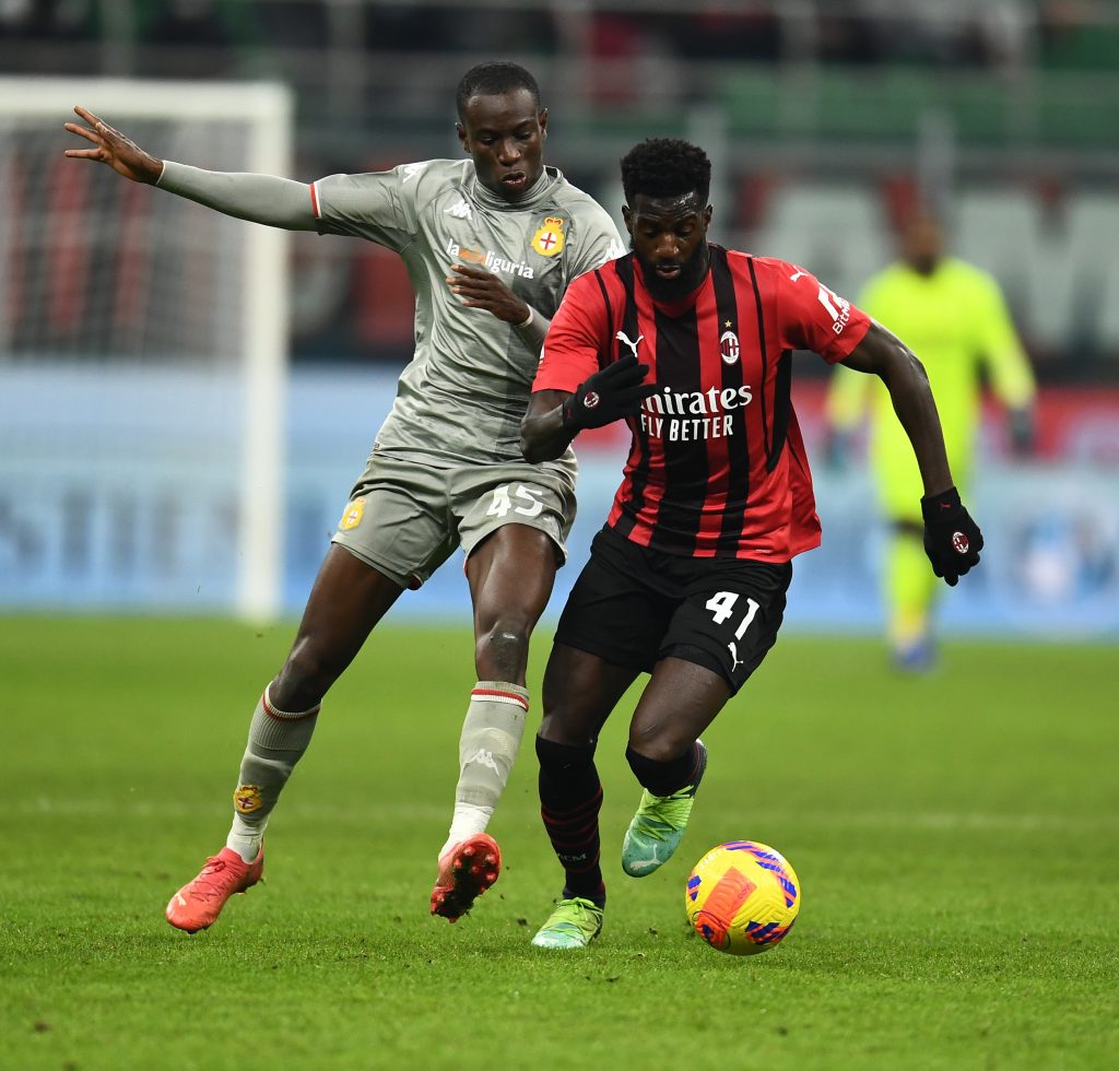MILAN, ITALY - JANUARY 13: Tiemoue Bakayoko of AC Milan competes for the ball with Kevin Yeboah of Genoa CFC during the Coppa Italia match between AC Milan and Genoa CFC at Stadio Giuseppe Meazza on January 13, 2022 in Milan, Italy. (Photo by Claudio Villa/AC Milan via Getty Images)