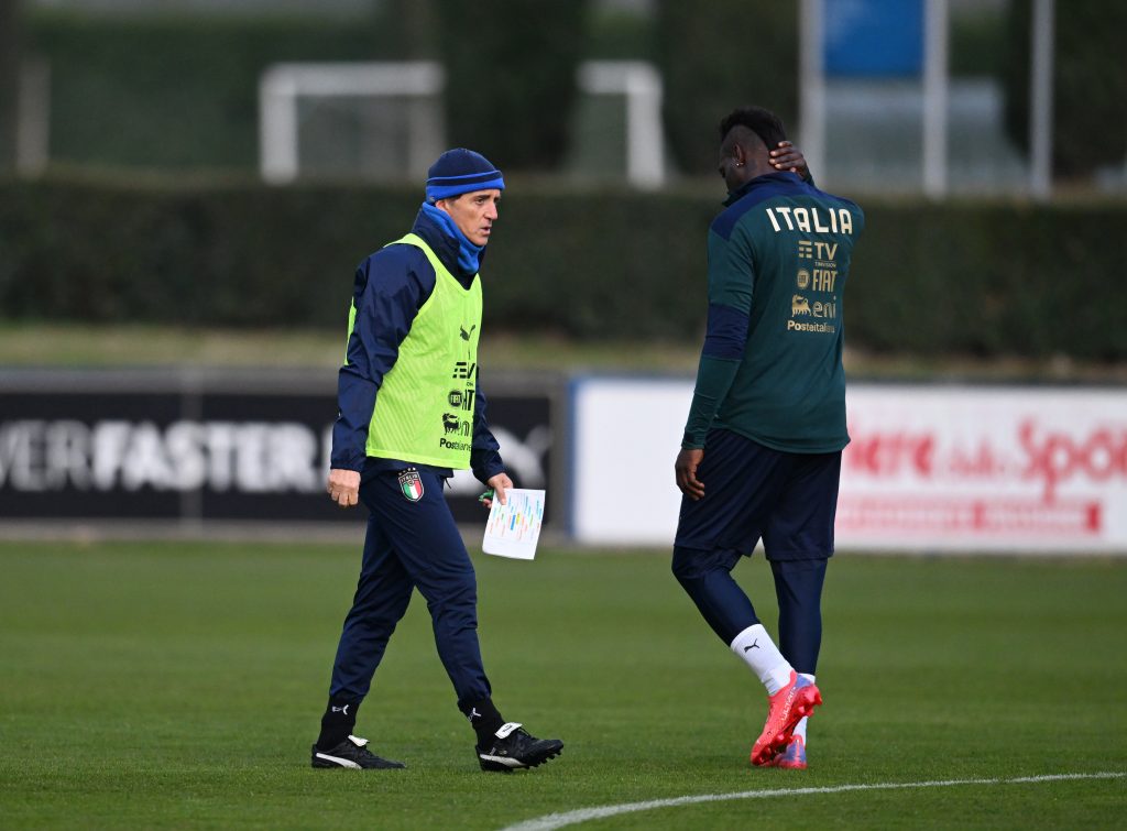 FLORENCE, ITALY - JANUARY 26: Head coach Italy Roberto Mancini reacts during a Italy training session at Centro Tecnico Federale di Coverciano on January 26, 2022 in Florence, Italy. (Photo by Claudio Villa/Getty Images)