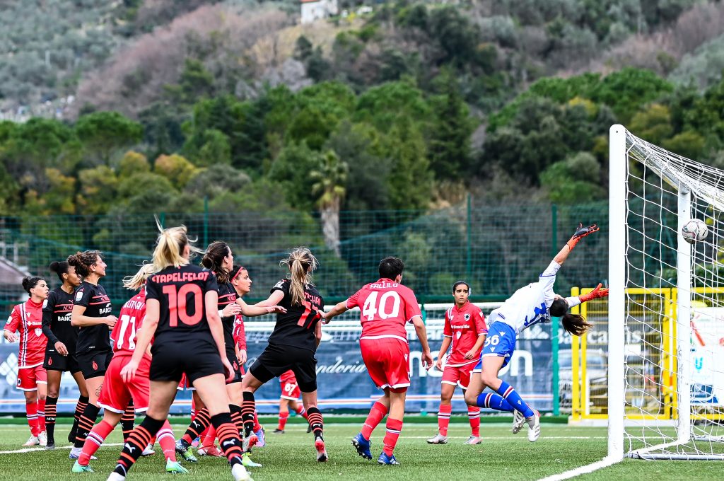 BOGLIASCO, GENOA, ITALY - JANUARY 30: Christy Grimshaw of AC Milan (C) scores a goal during the Women Coppa Italia match between UC Sampdoria and AC Milan at Stadio Riccardo Garrone on January 30, 2022 in Genoa, Italy. (Photo by AC Milan/AC Milan via Getty Images)