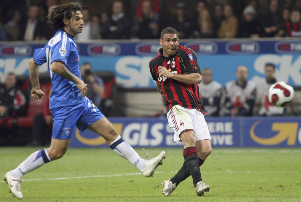 MILAN, ITALY - APRIL 7: Ronaldo of Milan and Daniele Adani of Empoliin action during the Serie A match between AC Milan and Empoli at the Giuseppe Meazza Stadium on April 7, 2007 in Milan, Italy. (Photo by New Press/Getty Images)