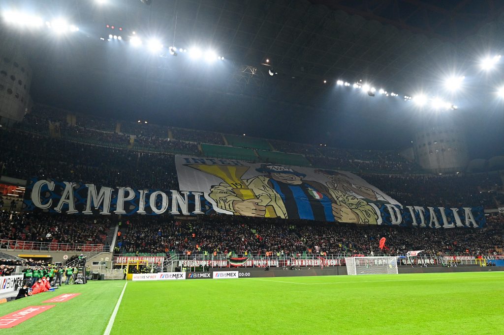 MILAN, ITALY - NOVEMBER 07: General view inside the stadium during the Serie A match between AC Milan and FC Internazionale at Stadio Giuseppe Meazza on November 07, 2021 in Milan, Italy. (Photo by Mattia Ozbot - Inter/Inter via Getty Images )