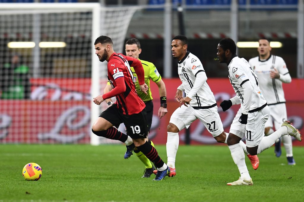 MILAN, ITALY - JANUARY 17: Theo Hernandez of AC Milan in action during the Serie A match between AC Milan and Spezia Calcio at Stadio Giuseppe Meazza on January 17, 2022 in Milan, Italy. (Photo by Claudio Villa/AC Milan via Getty Images)