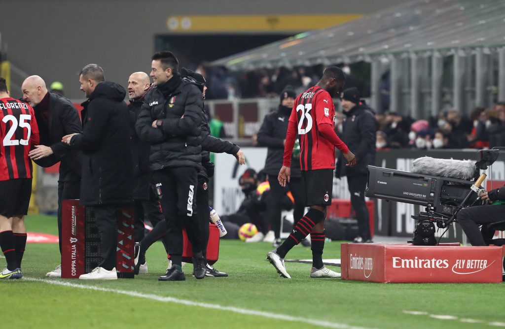 MILAN, ITALY - JANUARY 13: Fikayo Tomori of AC Milan leaves the pitch with an injury during the Coppa Italia match between AC Milan and Genoa CFC at Stadio Giuseppe Meazza on January 13, 2022 in Milan, Italy. (Photo by Marco Luzzani/Getty Images)
