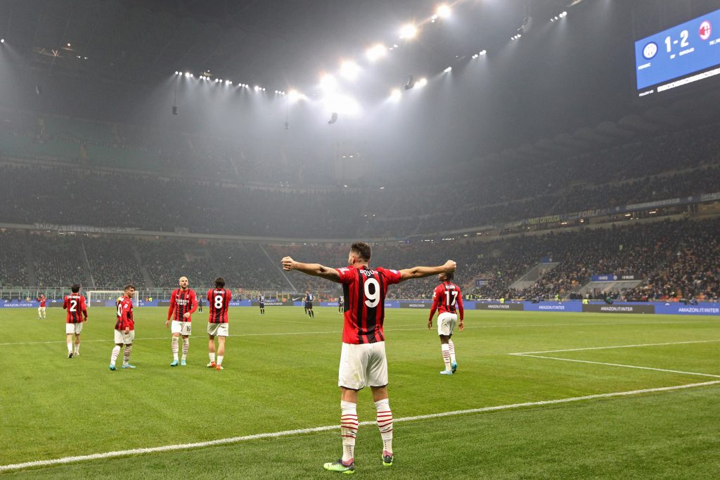 MILAN, ITALY - FEBRUARY 05: Olivier Giroud of AC Milan celebrates after scoring their team's second goal during the Serie A match between FC Internazionale and AC Milan at Stadio Giuseppe Meazza on February 05, 2022 in Milan, Italy. (Photo by Marco Luzzani/Getty Images)