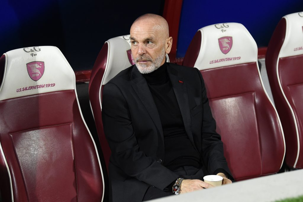 SALERNO, ITALY - FEBRUARY 19: Stefano Pioli AC Milan coach looks on before the Serie A match between US Salernitana and AC Milan at Stadio Arechi on February 19, 2022 in Salerno, Italy. (Photo by Francesco Pecoraro/Getty Images)