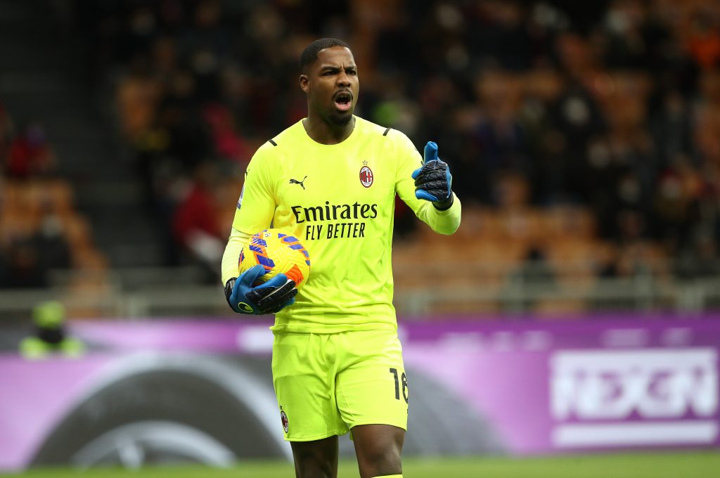 MILAN, ITALY - FEBRUARY 25: Mike Maignan of AC Milan in action during the Serie A match between AC Milan and Udinese Calcio at Stadio Giuseppe Meazza on February 25, 2022 in Milan, Italy. (Photo by Marco Luzzani/Getty Images)